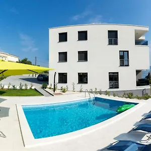 Petra's Place - Sea View Slatine