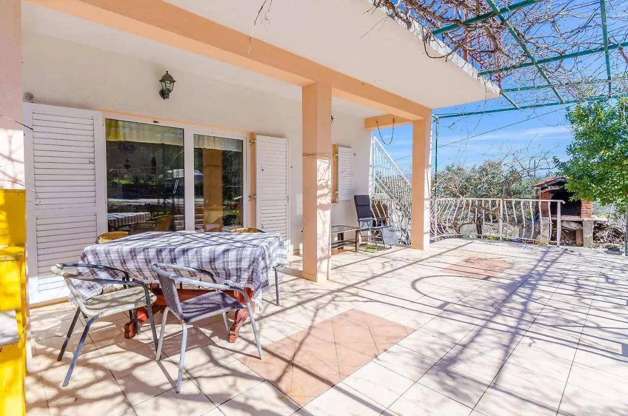 Apartments Stara Maslina Slatine Croatia