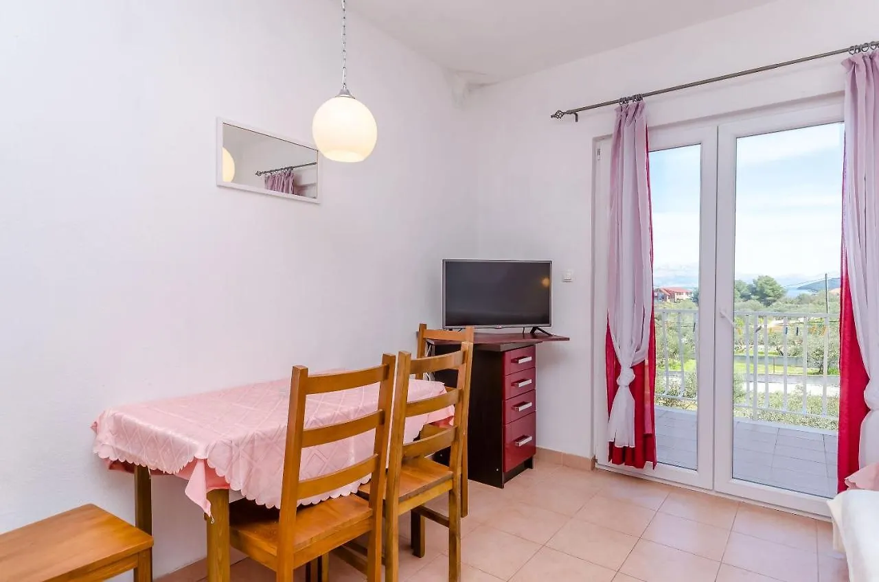 Apartments Stara Maslina Slatine