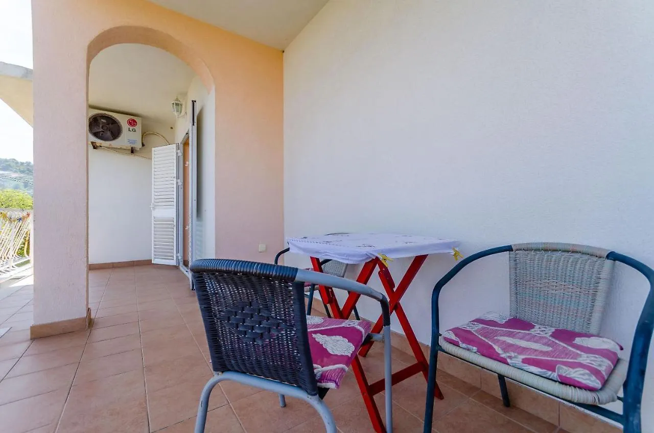 Apartments Stara Maslina Slatine