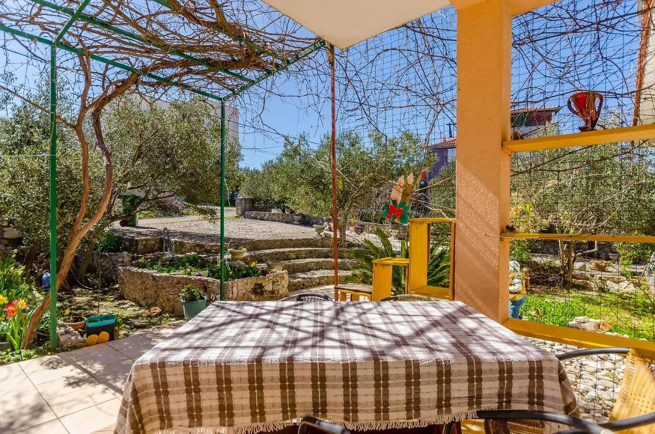 Apartments Stara Maslina Slatine Croatia