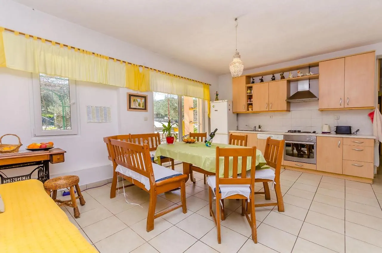 Apartments Stara Maslina Slatine